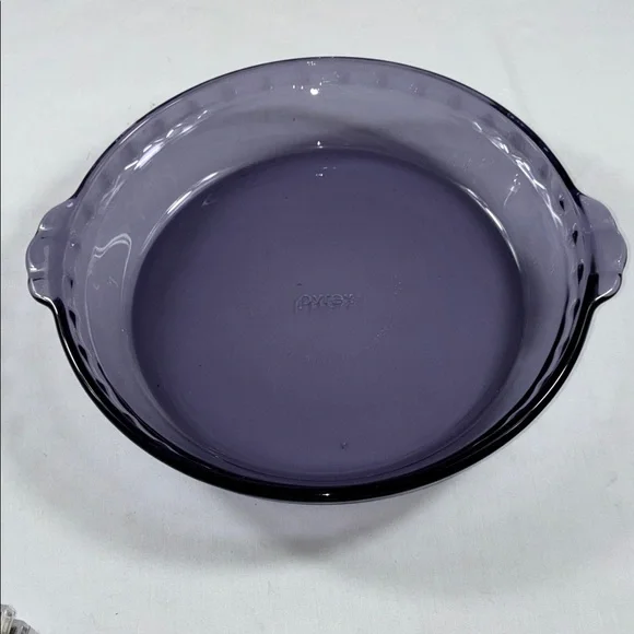 Vintage Pyrex Amethyst Glass Pie Plate Baking Dish 9.5” Rare Color-USA - Picture 1 of 5
